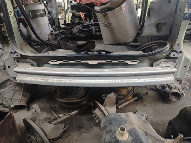 Буфер бампера заднього LR026327 LAND ROVER