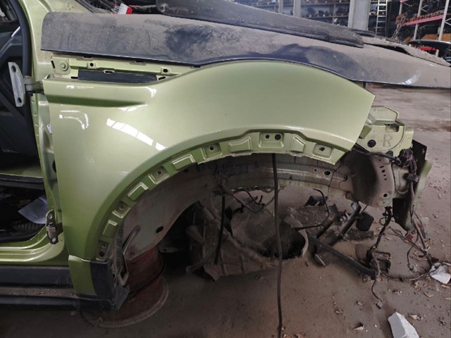 Переднє праве крило LR027589 LAND ROVER