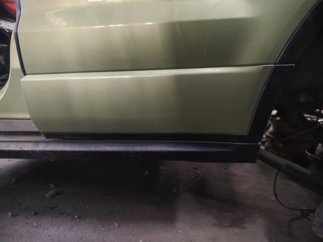 Молдинг задніх лівих дверей, нижній LR027977 LAND ROVER