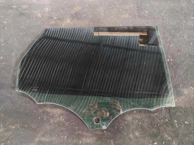 Скло заднє праве LR044529 LAND ROVER