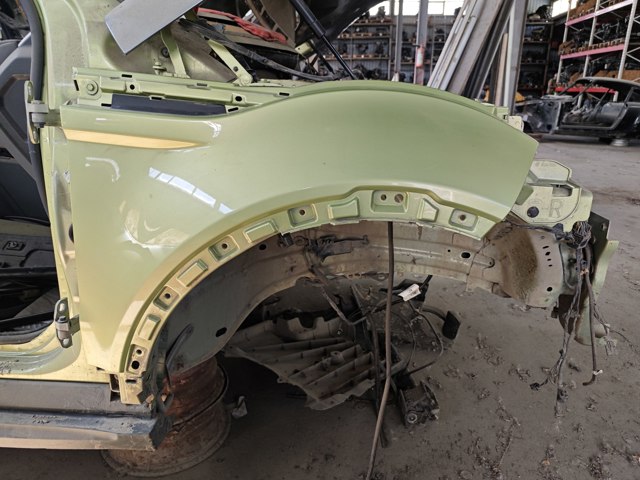 Переднє праве крило LR066922 LAND ROVER