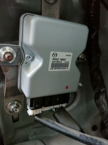 Модуль (блок) управління паливного насоса PE0218561 MAZDA