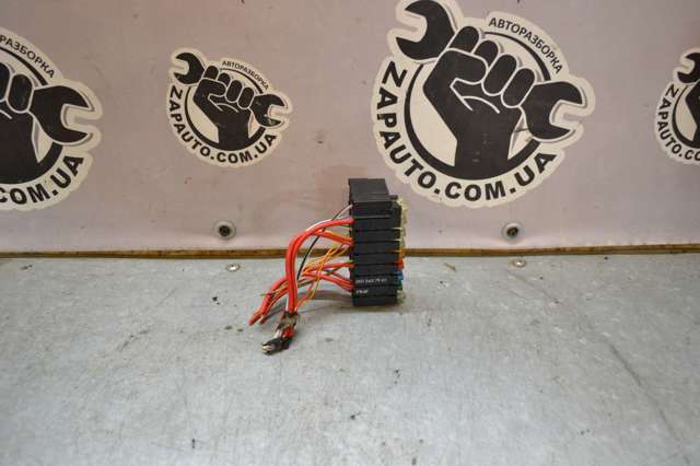 Коробка запобіжників 0015457901 MERCEDES