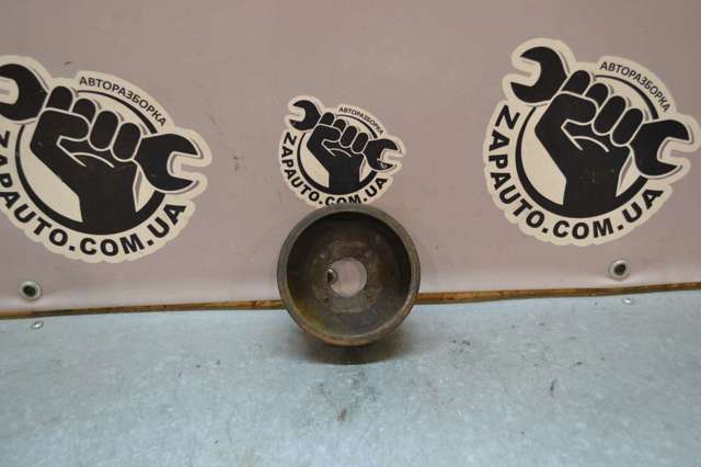 Шків водяного насоса Mercedes C