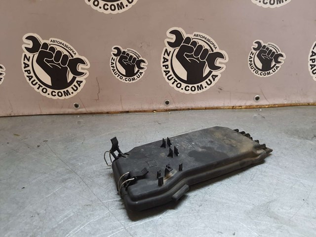 Кришка блоку запобіжників 2045400082 MERCEDES