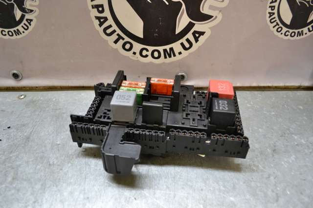 Коробка запобіжників 2059068501 MERCEDES