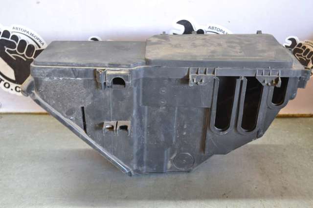Коробка запобіжників 2105400250 MERCEDES