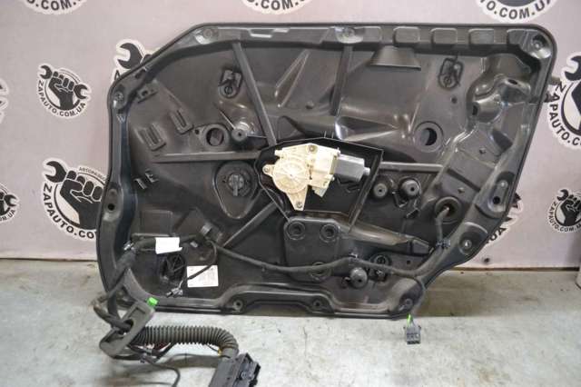 Мотор склопідйомника дверей передніх, правих 2227200279 MERCEDES