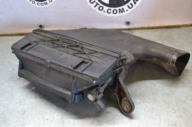 Корпус повітряного фільтра, лівий 6420903101 MERCEDES
