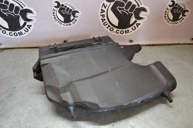 Корпус повітряного фільтра, правий 6420904401 MERCEDES