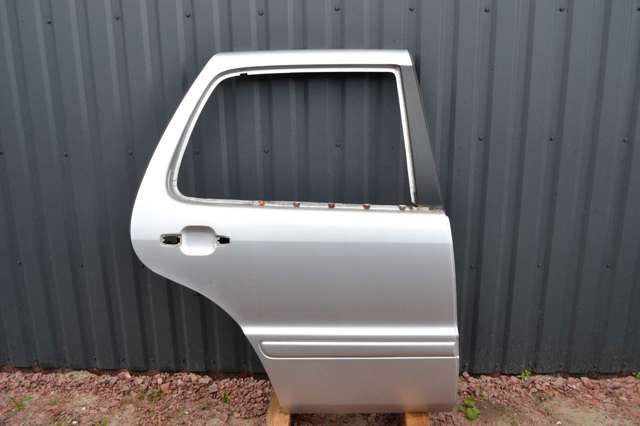 Двері задні в зборі A1637301605 MERCEDES