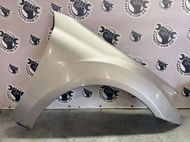 Переднє праве крило A1648810201 MERCEDES
