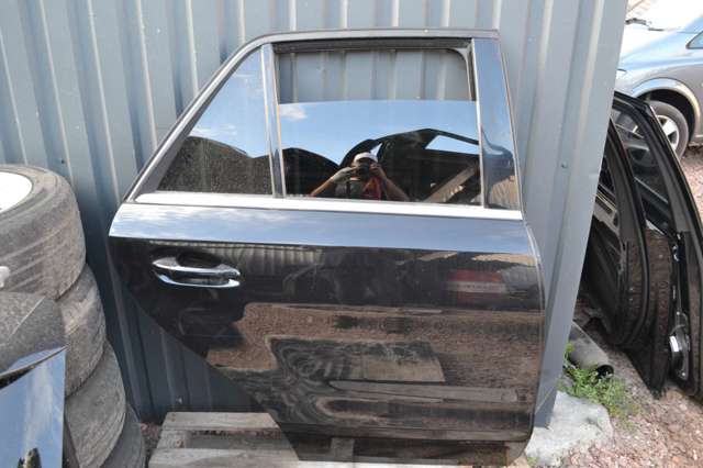 Двері пасажирські задні праві A1667300205 MERCEDES