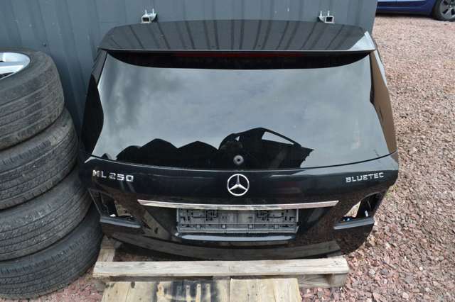 Задні двері багажника A1667400305 MERCEDES