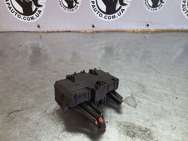 Корпус запобіжників A2035450803 MERCEDES