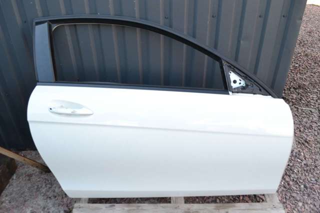 Пасажирські передні двері A2047201005 MERCEDES