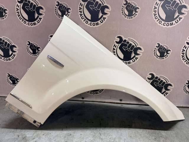 Переднє праве крило A2048801418 MERCEDES