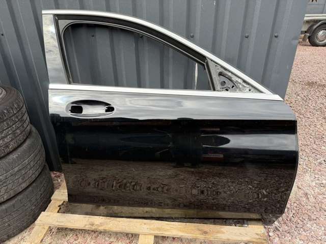 Дверка передня права A2057200205 MERCEDES