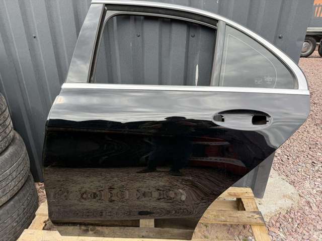 Двері задні A2057300105 MERCEDES