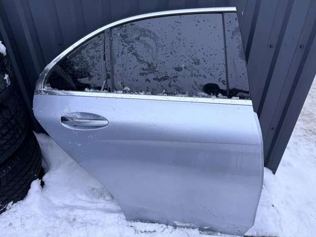 Двері пасажирські задні праві A2057300205 MERCEDES