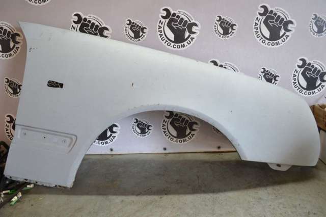 Переднє праве крило A2108800218 MERCEDES
