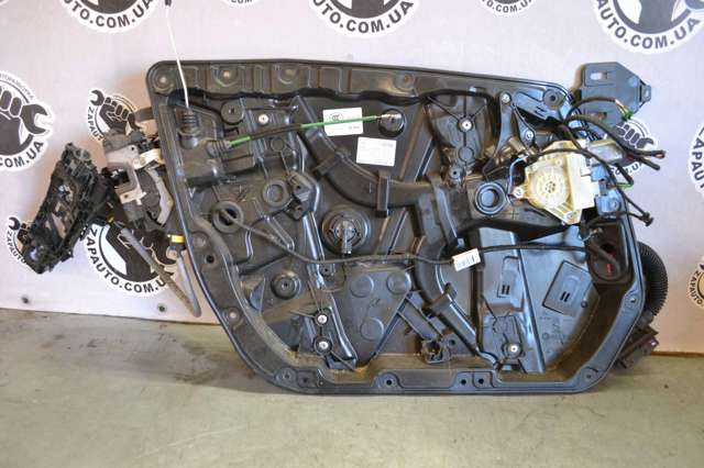 Підйомник механічний вітрового скла A2137205105 MERCEDES
