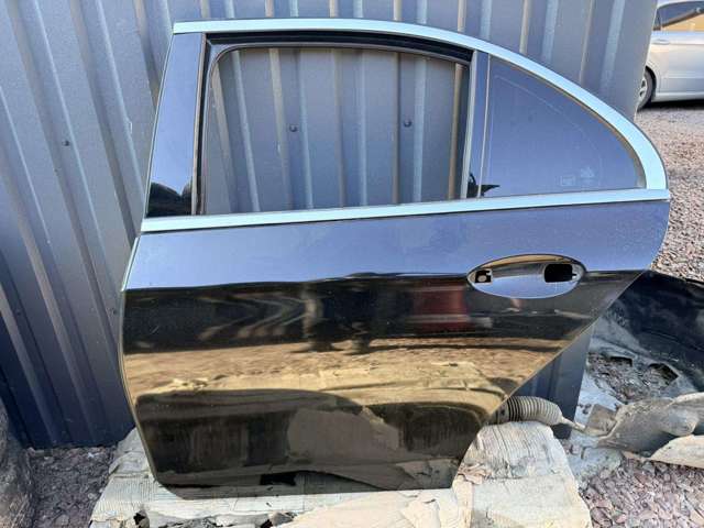 Двері задні, ліві A2137300105 MERCEDES