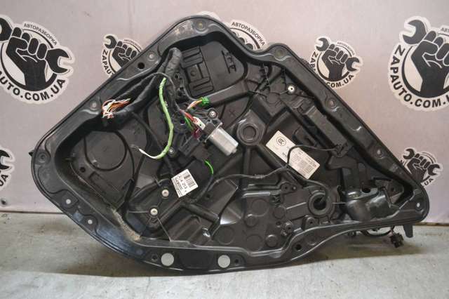 Склопідйомник задніх правих дверей A2137306805 MERCEDES