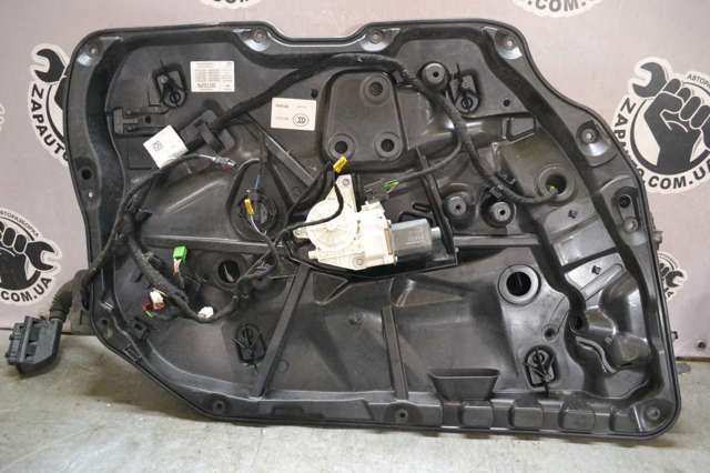 Мотор склопідйомника водійських дверей A2227200179 MERCEDES