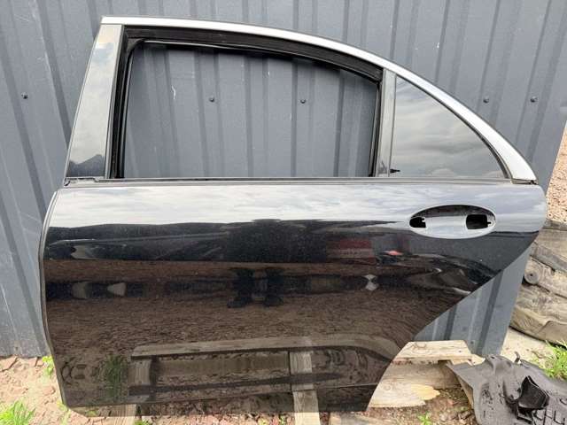 Двері пасажирськи задні ліві A2227300105 MERCEDES