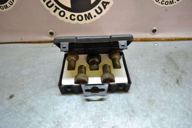 Болти до колеса B66470155 MERCEDES