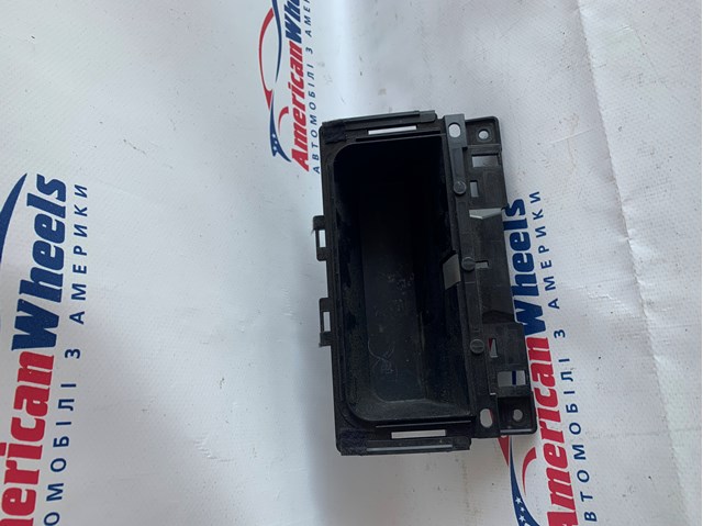 Скринька речової центральної консолі (підлокітника) 4G0864131 VAG