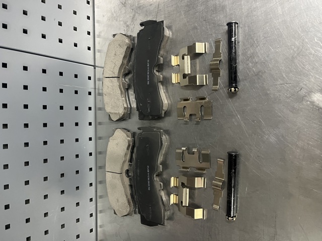 Колодки гальмівні передні, дискові 0446511011 TOYOTA