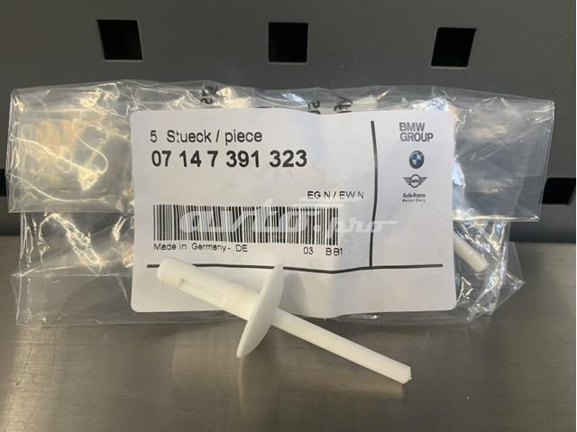 Кліпса (пістон) кріплення молдинга двері 07147391323 BMW