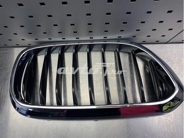 Решітка радіатора права 51137383520 BMW