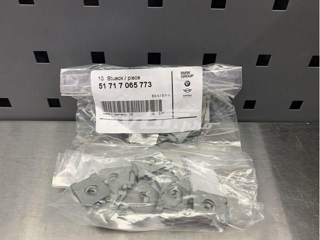 Заставна гайка під саморіз 51717065773 BMW