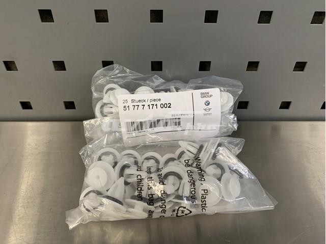Пістон (кліп) кріплення підкрилки переднього крила 51777171002 BMW