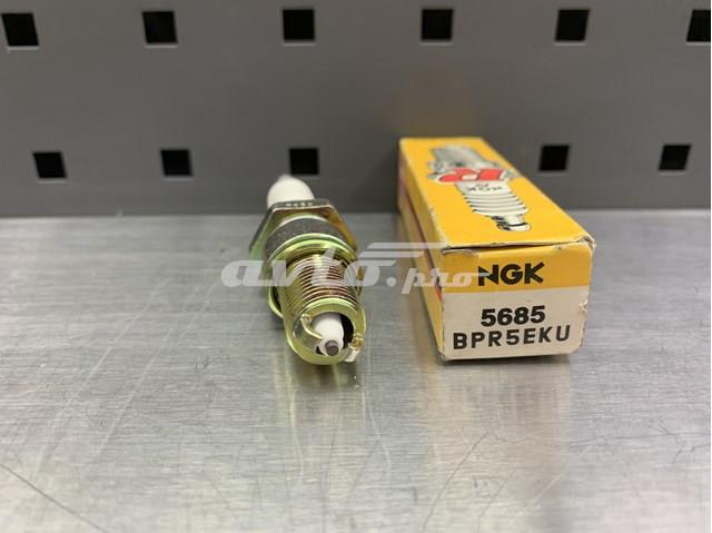 Свічки BPR5EKU NGK