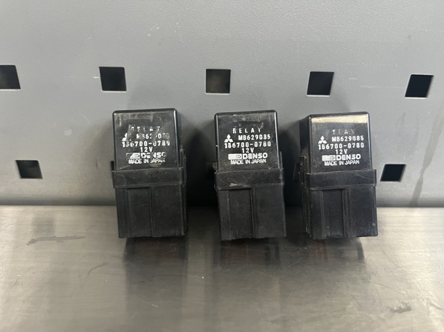 Реле стартера MB629085 MITSUBISHI