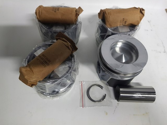 Поршень в зборі 120A12695R RENAULT