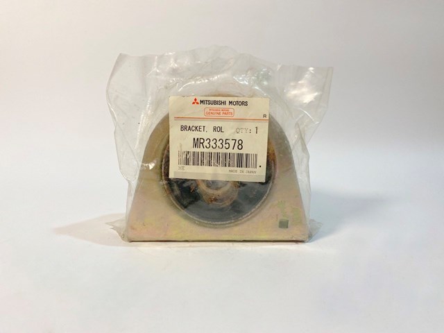 Подушка (опора) двигуна, ліва передня MR333578 MITSUBISHI