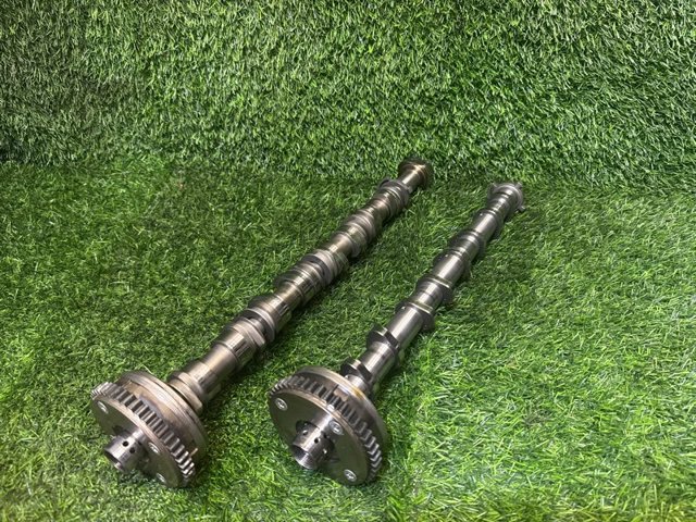 Розподільний вал двигуна впускний 06H109021K VAG