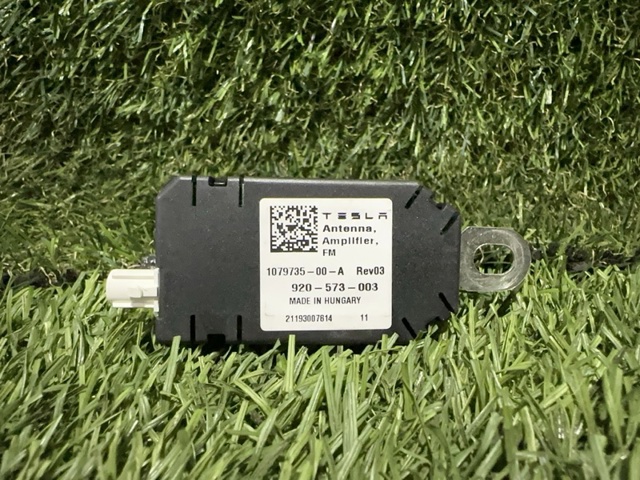 Підсилювач сигналу антени 107973500A TESLA