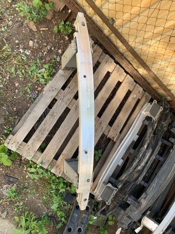 Буфер бампера переднього 148760100C TESLA