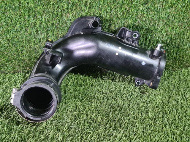 Патрубок дросельний 165766RC3B NISSAN