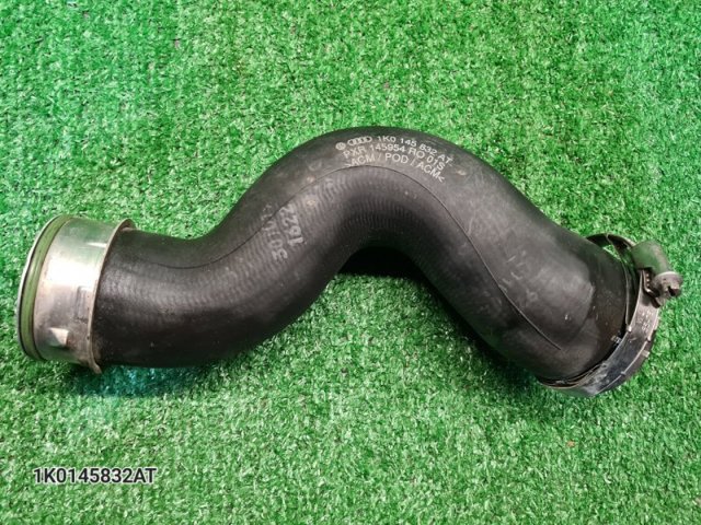 Шланг/патрубок интеркуллера 1K0145832AT VAG