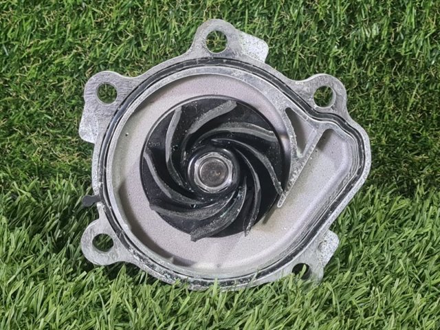 Насос охолоджуючої рідини 210106RC0A NISSAN