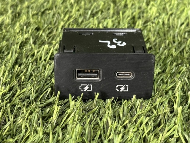 USB-розгалужувач 253316UA0 NISSAN