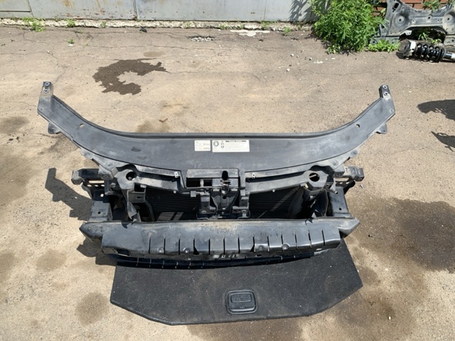 Кронштейн кріплення радіатора 3AA805588 VAG