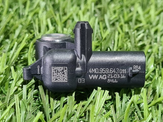 Датчик Ейрбег передній 4M0959643 VAG